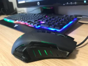 Gaming Tastatur mit Beleuchtung und Maus