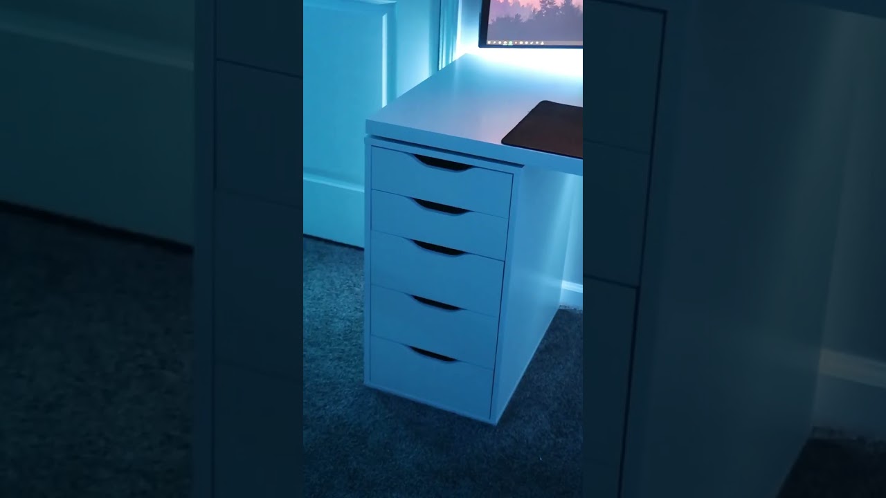 Hast du einen Schreibtisch von Ikea gekauft?